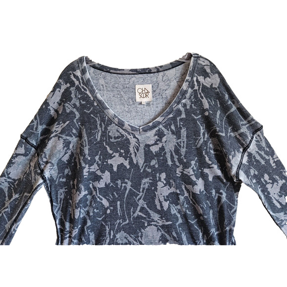 CHASER REVOLVE Women XL Evereve Camo Top Gray Boho V-Neck Side & Cuffs Snaps 46" - Picture 2 of 7